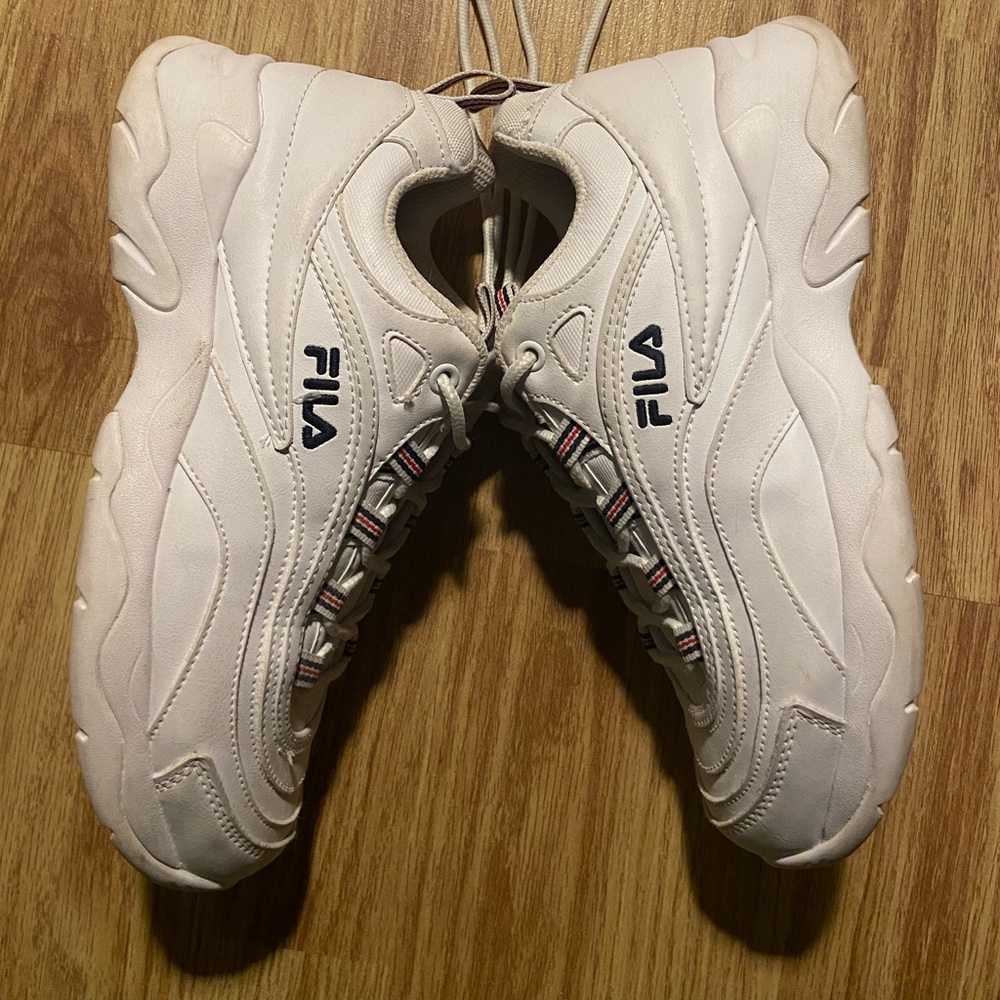 Fila Shoes // Womens 8.5 - Picture 1 of 5